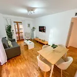 Laurel Del Pilar Comotucasa * Zaragoza