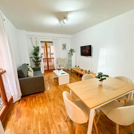 Laurel Del Pilar Comotucasa